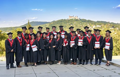 The graduates of Financial Management in front of the Veste Coburg